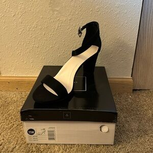 Black heels - 11W